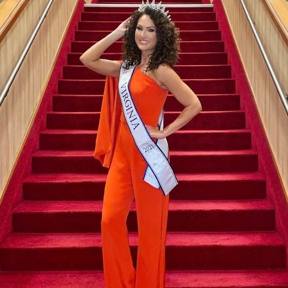 Custom designed one-of-a-kind, Gregory Ellenburg SILK jumpsuit. - Picture 5 of 5